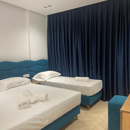 Villa Center Ксамил Екстериор снимка