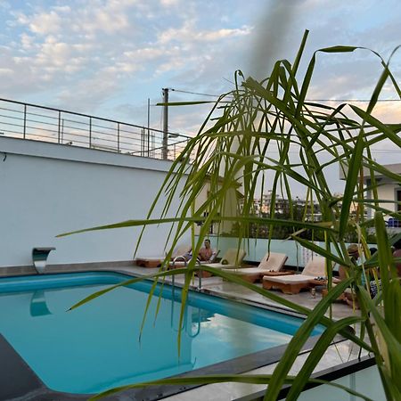 Villa Center Ксамил Екстериор снимка