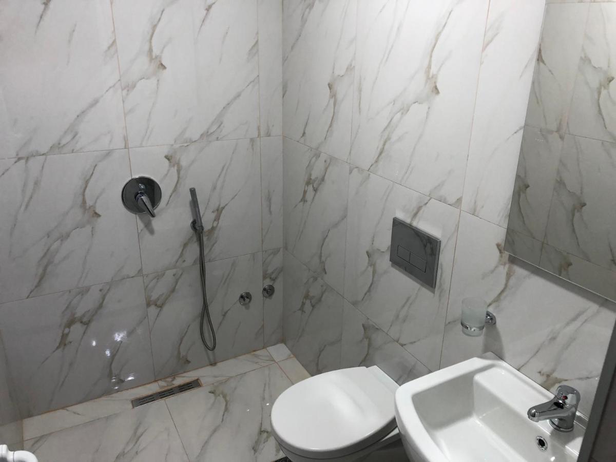 Villa Center Ксамил Екстериор снимка