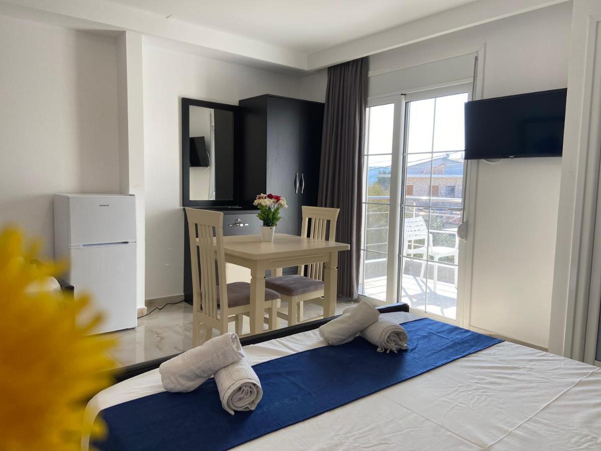 Villa Center Ксамил Екстериор снимка