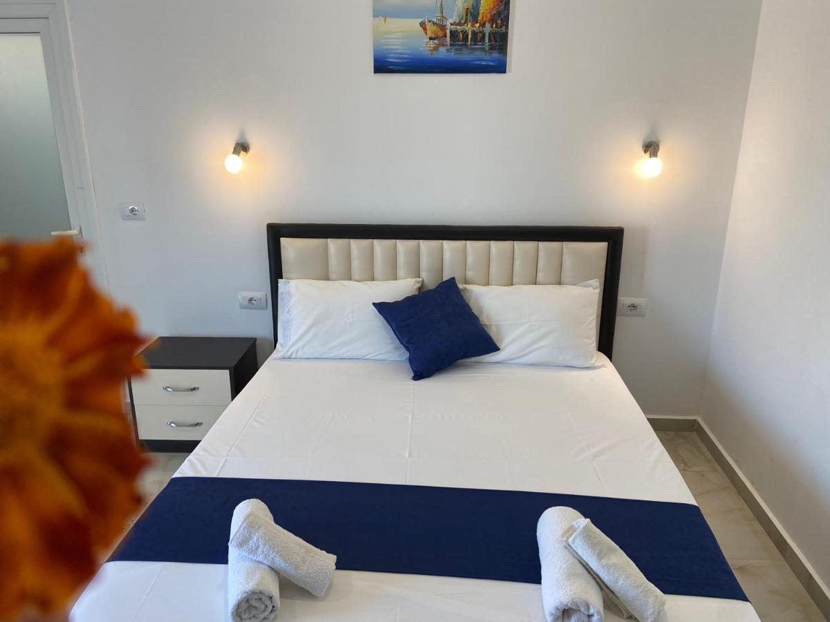 Villa Center Ксамил Екстериор снимка
