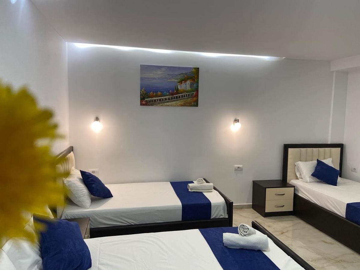 Villa Center Ксамил Екстериор снимка