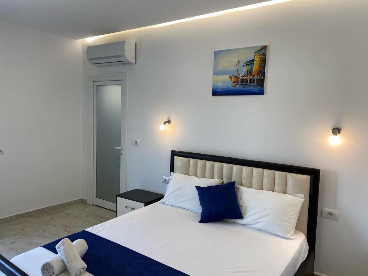 Villa Center Ксамил Екстериор снимка