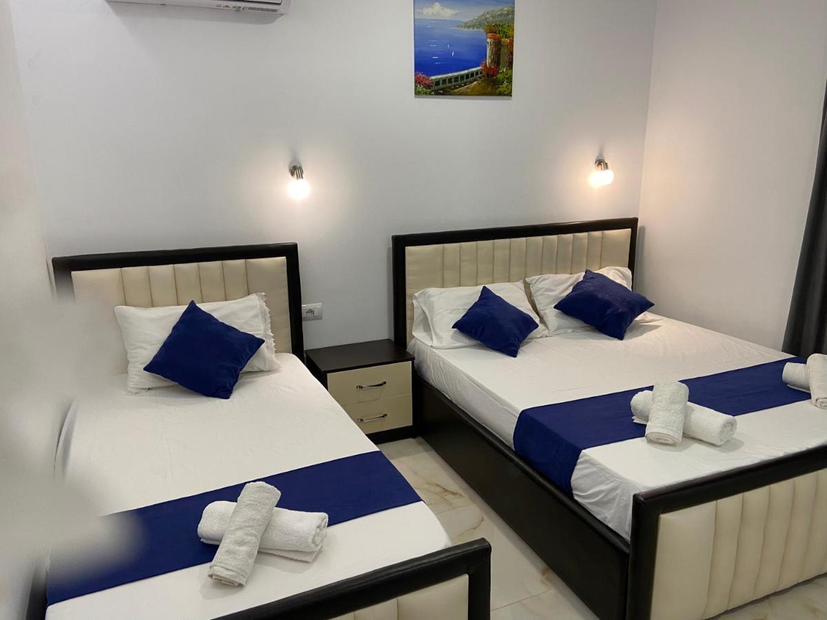 Villa Center Ксамил Екстериор снимка
