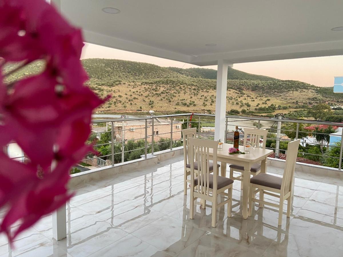 Villa Center Ксамил Екстериор снимка