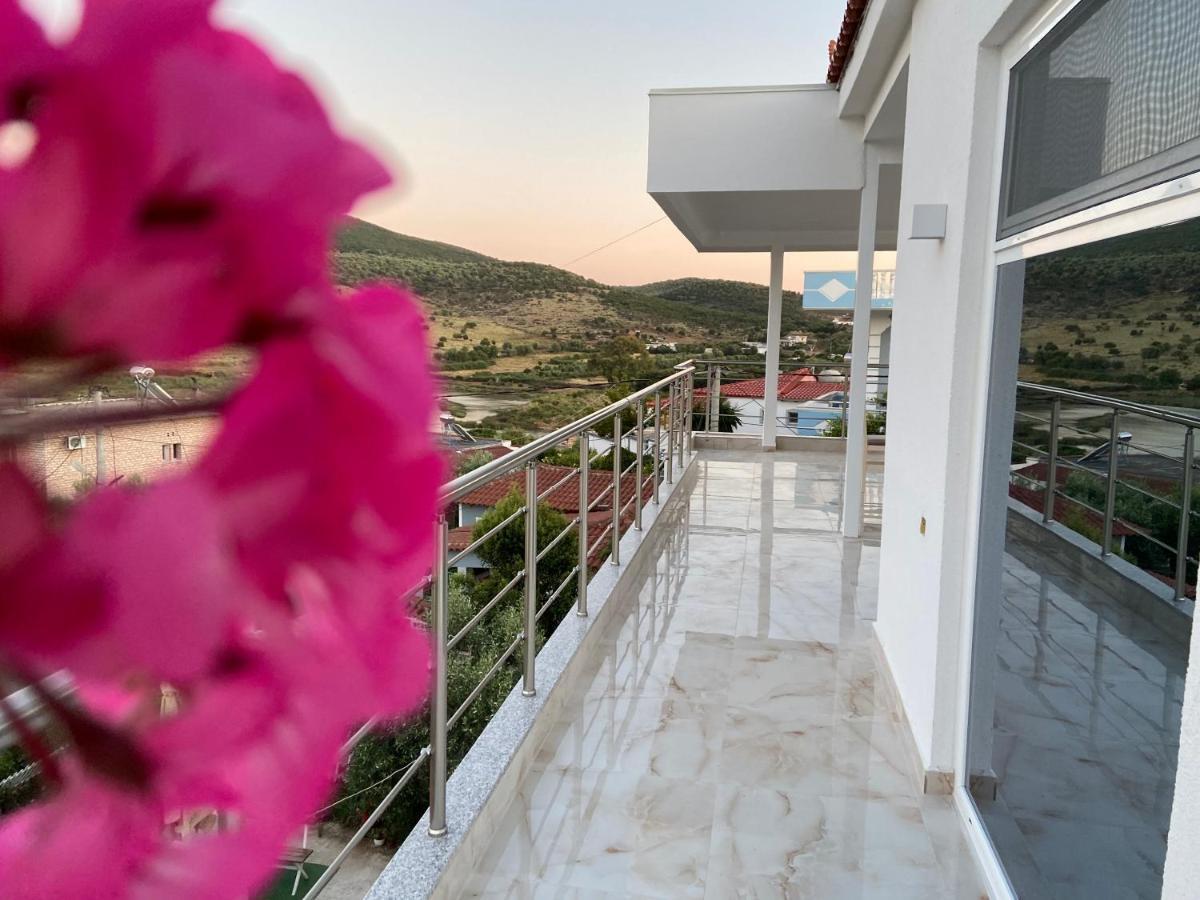 Villa Center Ксамил Екстериор снимка