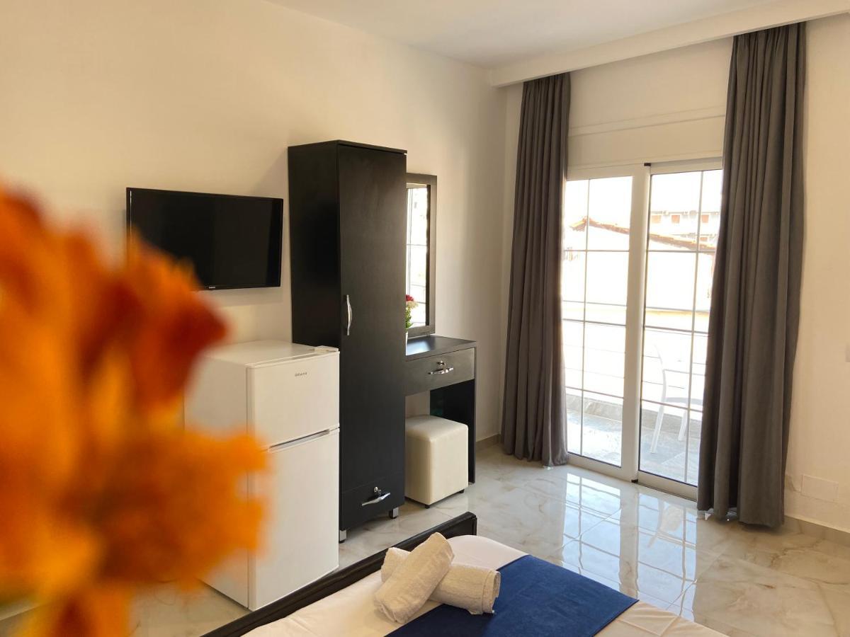 Villa Center Ксамил Екстериор снимка
