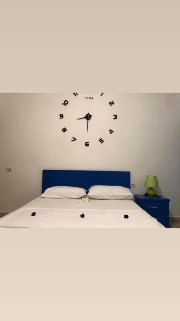 Villa Center Ксамил Екстериор снимка
