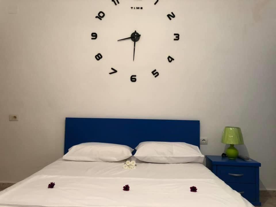 Villa Center Ксамил Екстериор снимка