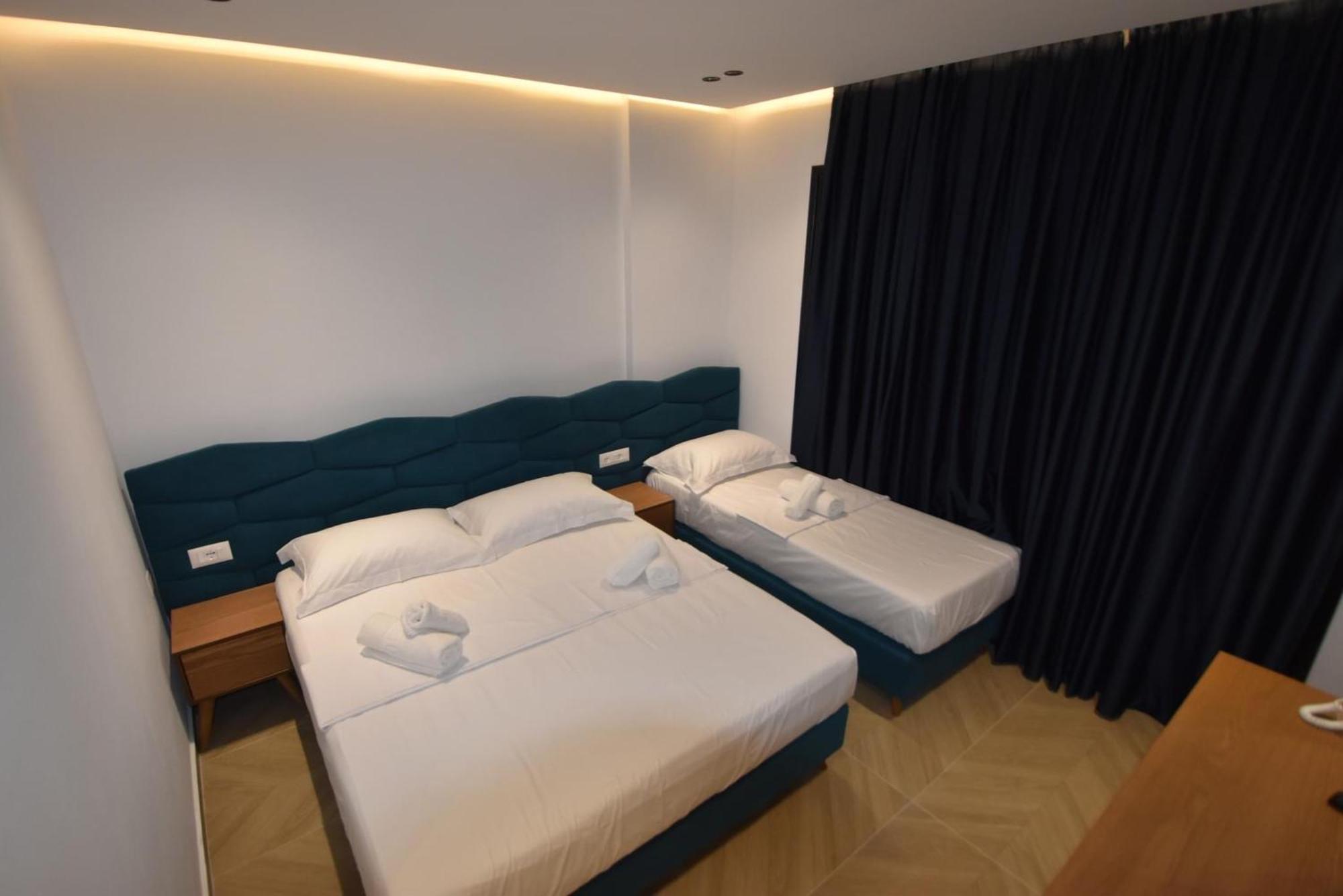 Villa Center Ксамил Екстериор снимка