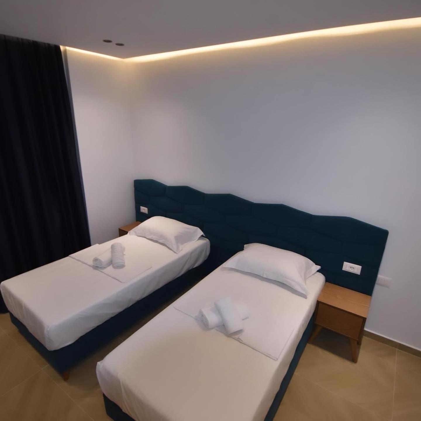 Villa Center Ксамил Екстериор снимка
