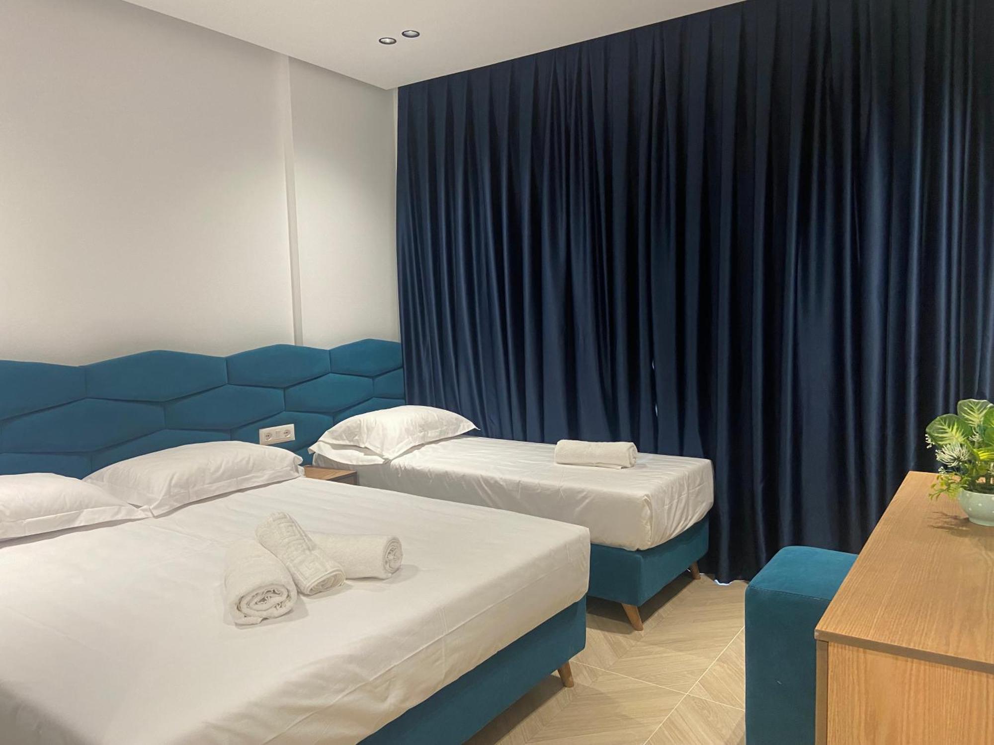 Villa Center Ксамил Екстериор снимка