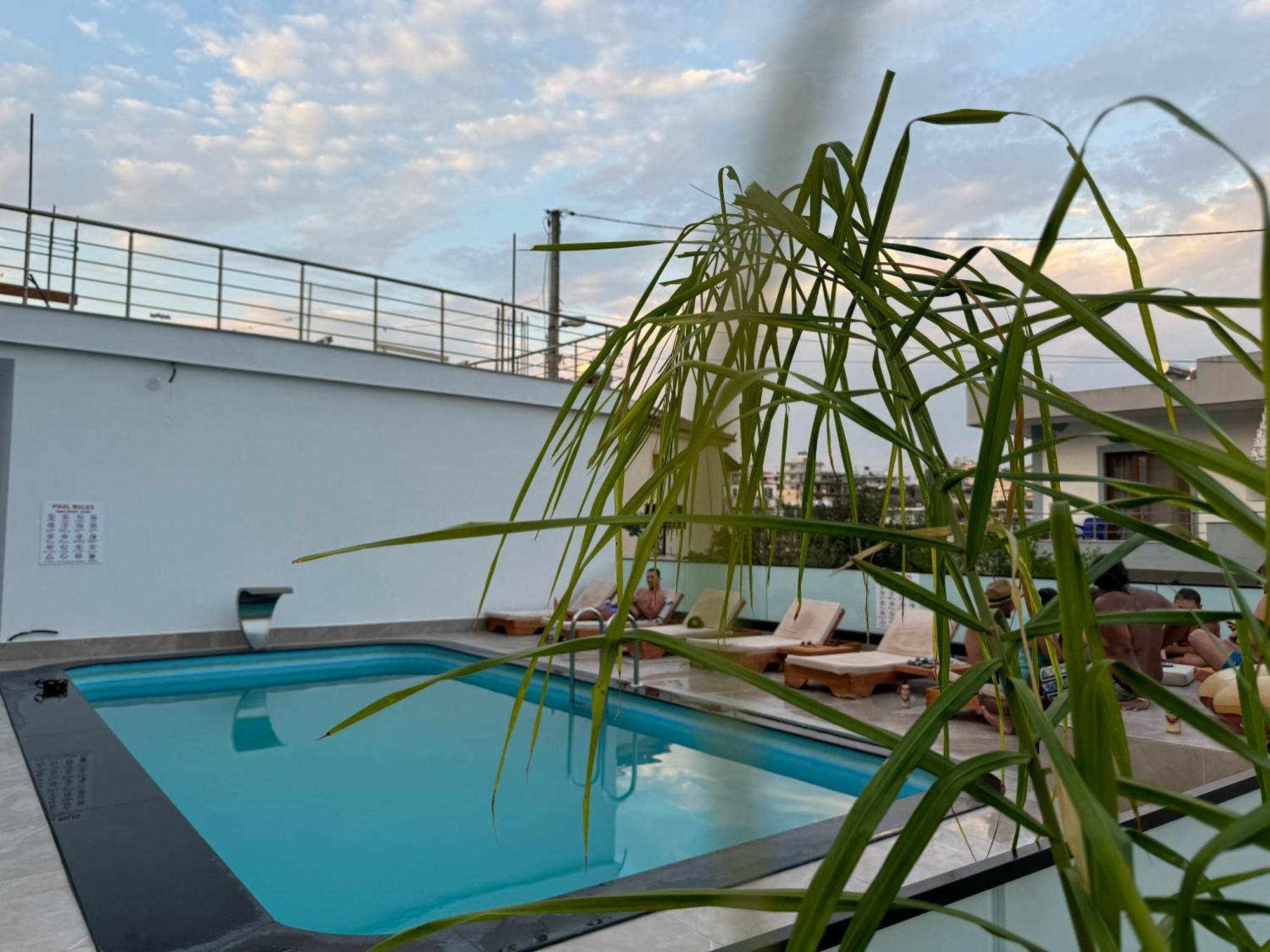 Villa Center Ксамил Екстериор снимка